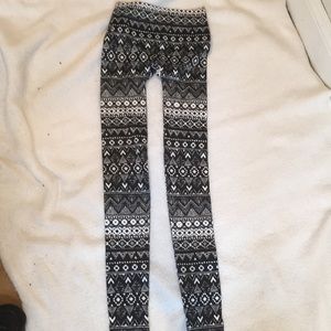 NWOT. NOBO Black and white Native American print leggings
